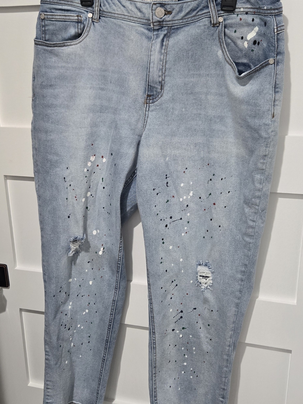 Women’s Light Wash Paint-Splatter Jeans (ONLY WORN 2X)